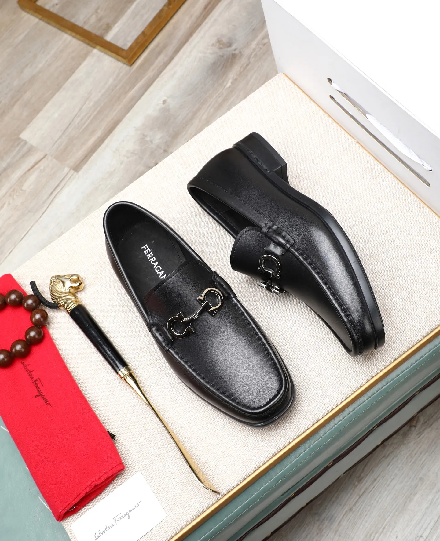 Men's clothing and shoes 💰700📛📛High-end goods! Salvatore Ferragamo is the world's top luxury footwear brand. It comes from Italy, the kingdom of fashion. It is famous all over the world for its traditional handmade design and novel styles... 🚶🏻🚶🏻 Top-quality suit shoes are sold simultaneously at the counter. This style is purely handmade. The fabric is imported Italian calfskin➕soft water-dyed cowhide lining. Specially available with original deep rubber outsole🌀🌀Size: 38➖44